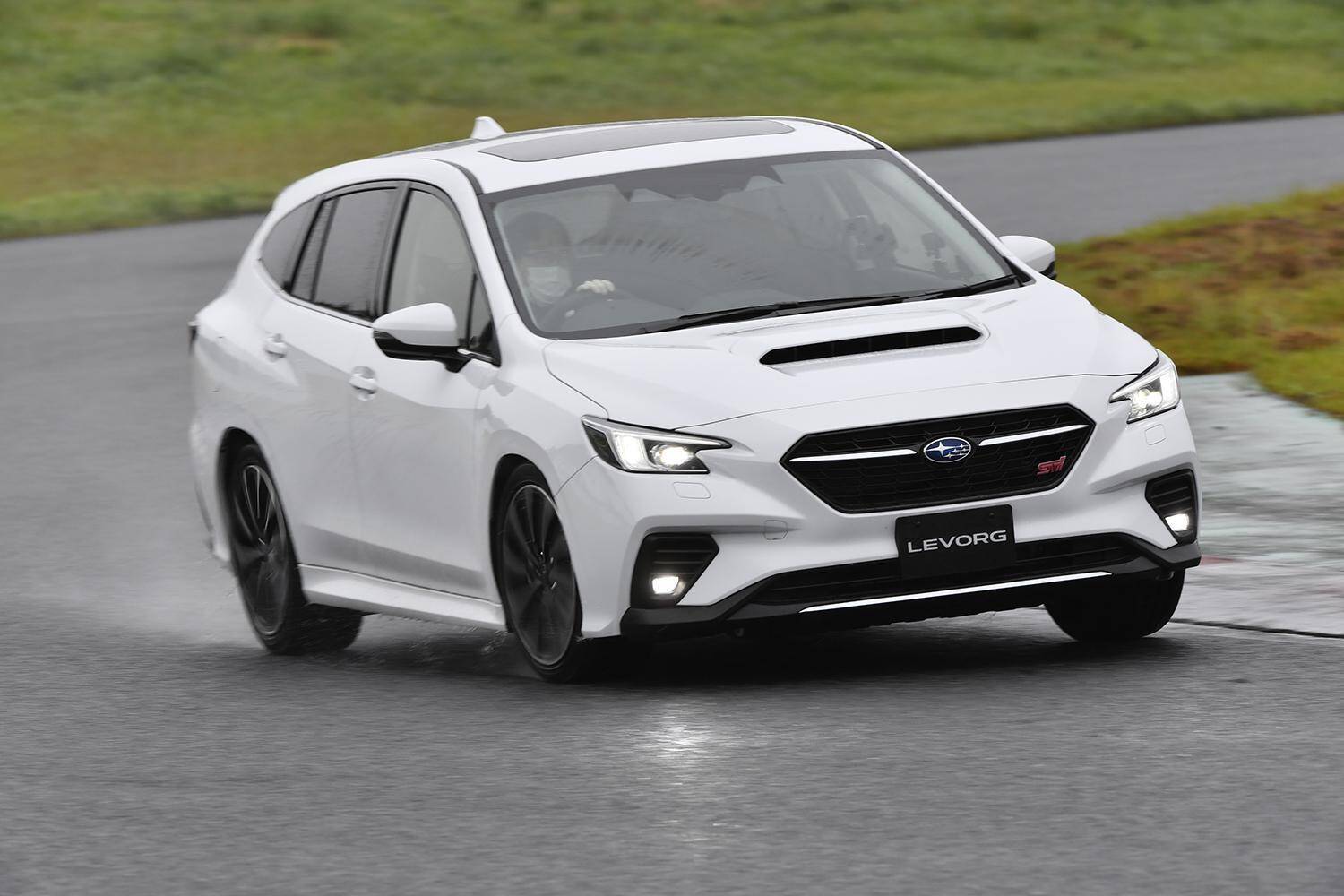 【試乗】新型WRX S4とレヴォーグ STI Sport Rをサーキットで全開！　ときに「羊」ときに「狼」の両面を楽しめる
