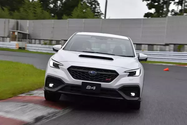 「【試乗】新型WRX S4とレヴォーグ STI Sport Rをサーキットで全開！　ときに「羊」ときに「狼」の両面を楽しめる」の画像