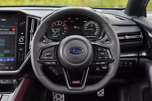 「【試乗】新型WRX S4とレヴォーグ STI Sport Rをサーキットで全開！　ときに「羊」ときに「狼」の両面を楽しめる」の画像