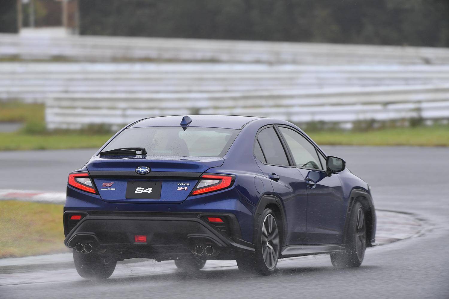 【試乗】新型WRX S4とレヴォーグ STI Sport Rをサーキットで全開！　ときに「羊」ときに「狼」の両面を楽しめる