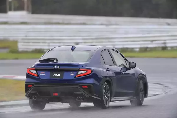 「【試乗】新型WRX S4とレヴォーグ STI Sport Rをサーキットで全開！　ときに「羊」ときに「狼」の両面を楽しめる」の画像