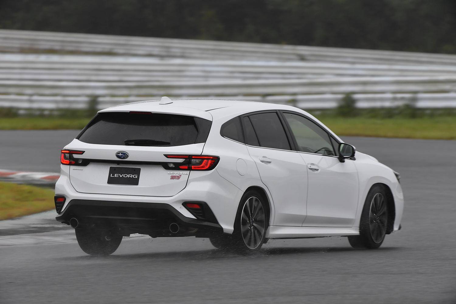 【試乗】新型WRX S4とレヴォーグ STI Sport Rをサーキットで全開！　ときに「羊」ときに「狼」の両面を楽しめる