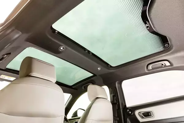 「一歩上ゆく気遣いにキュンです！　失敗ナシのドライブデートのコツを指南【男性運転編】」の画像