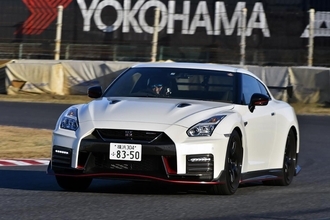 永遠の論争に決着！　４輪と２輪はドッチがどのぐらい速いのか？