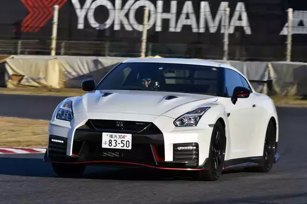 永遠の論争に決着！　４輪と２輪はドッチがどのぐらい速いのか？