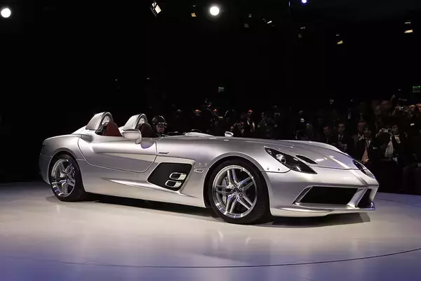 「もう二度と生まれない！　メルセデス・ベンツSLRマクラーレンは奇跡の「トリプルコラボ」が生み出したスーパーカーだった」の画像