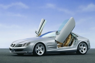 もう二度と生まれない！　メルセデス・ベンツSLRマクラーレンは奇跡の「トリプルコラボ」が生み出したスーパーカーだった