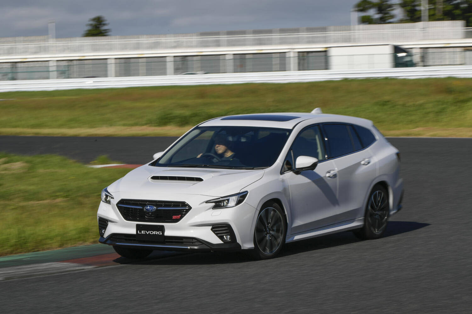 ライバル車が見当たらない！　誰もマネできない「唯一無二感」全開の国産車４台