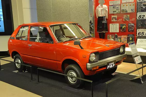 「デニスホッパーに忌野清志郎にエリマキトカゲまで！　「三菱って〜のが」なんてセリフもあったかつての衝撃クルマCMたち」の画像