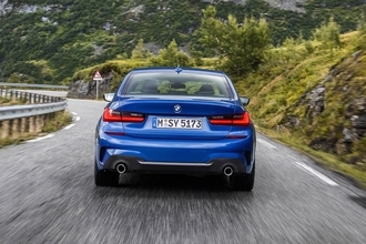 BMW ３シリーズに上質感あふれる内外装をまとった新グレード追加！　320iエクスクルーシブをラインアップに設定