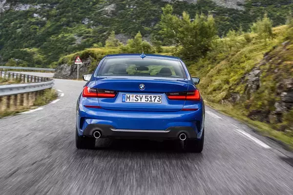 BMW ３シリーズに上質感あふれる内外装をまとった新グレード追加！　320iエクスクルーシブをラインアップに設定