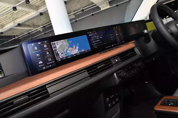 「ひと昔前の家庭のテレビ並！　クルマのモニター「デカさ」選手権をしてみたら衝撃だった」の画像