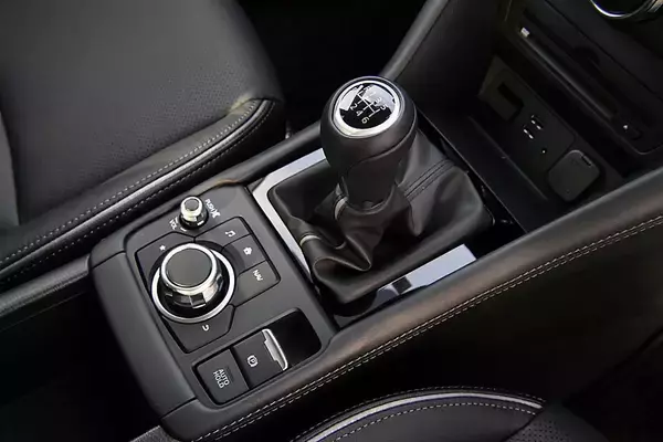 「マツダが誇るコンパクトSUV CX-3って実際どうなの？　乗って分かった良さや次モデルの噂は？」の画像