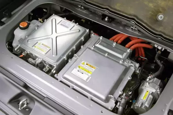 「満充電のはずが乗ろうと思ったら半分！　充電待ちで牛歩！　初めてのEVあるある５つ」の画像