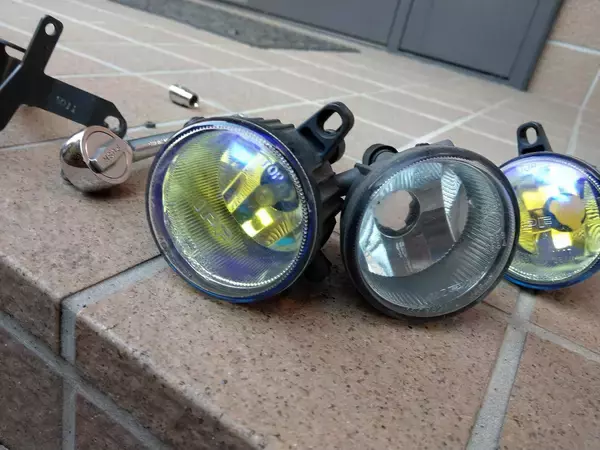 「メーカーもあまり効果に差がないと考えている！　かつて主流だった黄色い「フォグランプ」が激減しているワケ」の画像