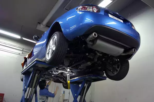 「開ければ満員御礼！　それでも１月３日からオープンする新車ディーラーが激減しているワケ」の画像