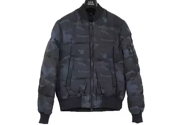 「クルマ好きでもオタク感を消すにはどうしたら？　うまく自己主張できるオシャレアパレルの合わせ方」の画像