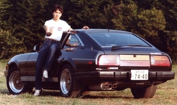 クルマ好きでもオタク感を消すにはどうしたら？　うまく自己主張できるオシャレアパレルの合わせ方