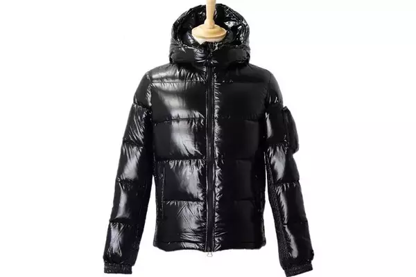 「クルマ好きでもオタク感を消すにはどうしたら？　うまく自己主張できるオシャレアパレルの合わせ方」の画像