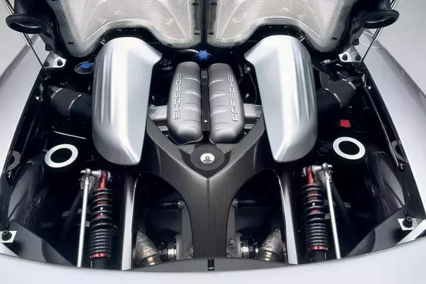 「究極の「カレラ」は賛否両論だった！　ポルシェのスーパースポーツ「カレラGT」の真実」の画像