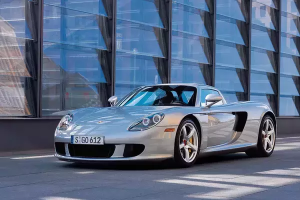 究極の「カレラ」は賛否両論だった！　ポルシェのスーパースポーツ「カレラGT」の真実