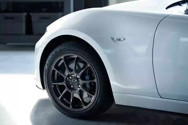 「ロードスター全車の人馬一体感がさらに高まった！　特別仕様車・新機種投入と仕様変更を一気に実施」の画像
