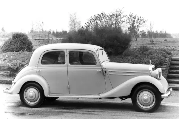 「ライバルメーカーの「フェラーリとランボ」「メルセデスとBMW」を同じ会社が販売！　高級車でお馴染みのコーンズとヤナセって何もの」の画像