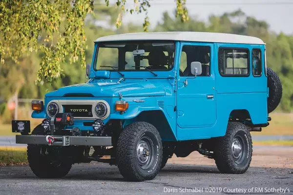 「最高落札価格は衝撃の「54億円超」のフェラーリ！　一般人には理解不能なオークションの世界とは」の画像