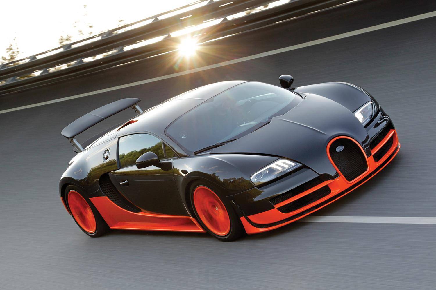 市販車なのに最高速度430km/h超！　スーパーカーを超えるハイパーカーのブガッティ・ヴェイロンとは