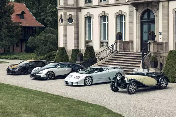 市販車なのに最高速度430km/h超！　スーパーカーを超えるハイパーカーのブガッティ・ヴェイロンとは