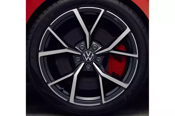 「待望のホットモデルがついに登場！　フォルクスワーゲンのゴルフにGTIが追加」の画像