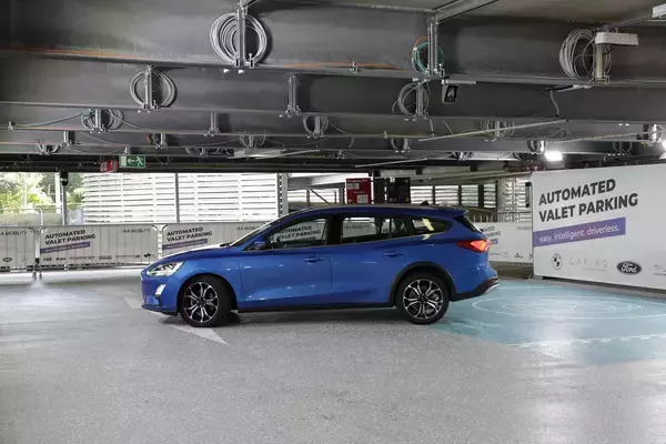 「これで「駐車の苦しみ」から解放される！　ボッシュの「自動パーキングシステム」が今すぐ実用化希望レベルだった」の画像