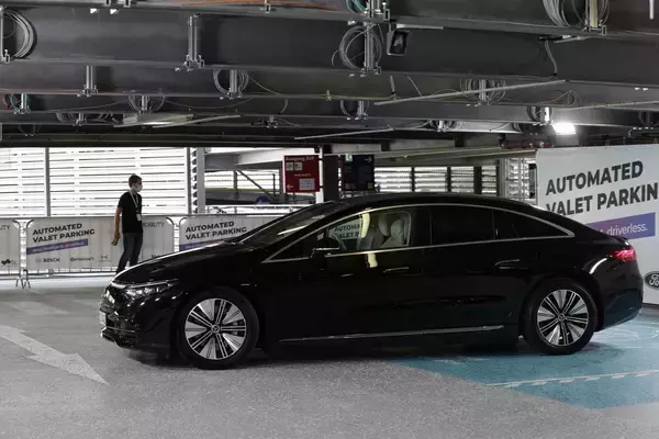 「これで「駐車の苦しみ」から解放される！　ボッシュの「自動パーキングシステム」が今すぐ実用化希望レベルだった」の画像
