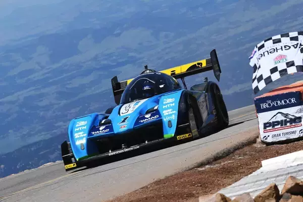 スタート地点が標高2800mでゴールが4000m！　ガチで酸欠になる「山登りレース」パイクスピークって何だ？