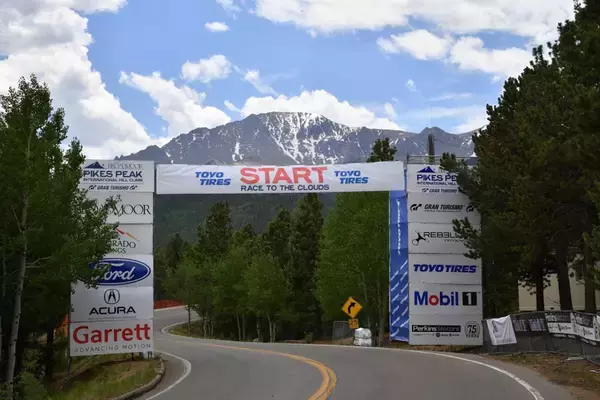 「スタート地点が標高2800mでゴールが4000m！　ガチで酸欠になる「山登りレース」パイクスピークって何だ？」の画像