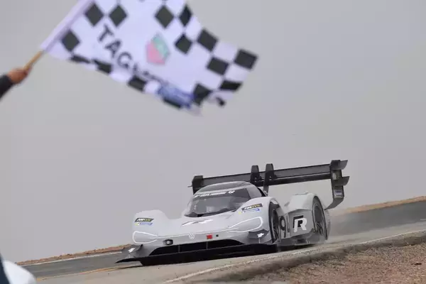 「スタート地点が標高2800mでゴールが4000m！　ガチで酸欠になる「山登りレース」パイクスピークって何だ？」の画像