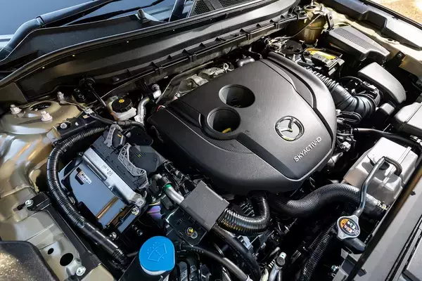 「【試乗】CX-5を買ったばかりのレーシングドライバーがショック！　改良された2020年モデルの走りがスゴかった」の画像