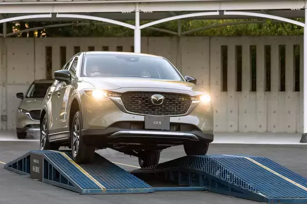 「【試乗】CX-5を買ったばかりのレーシングドライバーがショック！　改良された2020年モデルの走りがスゴかった」の画像