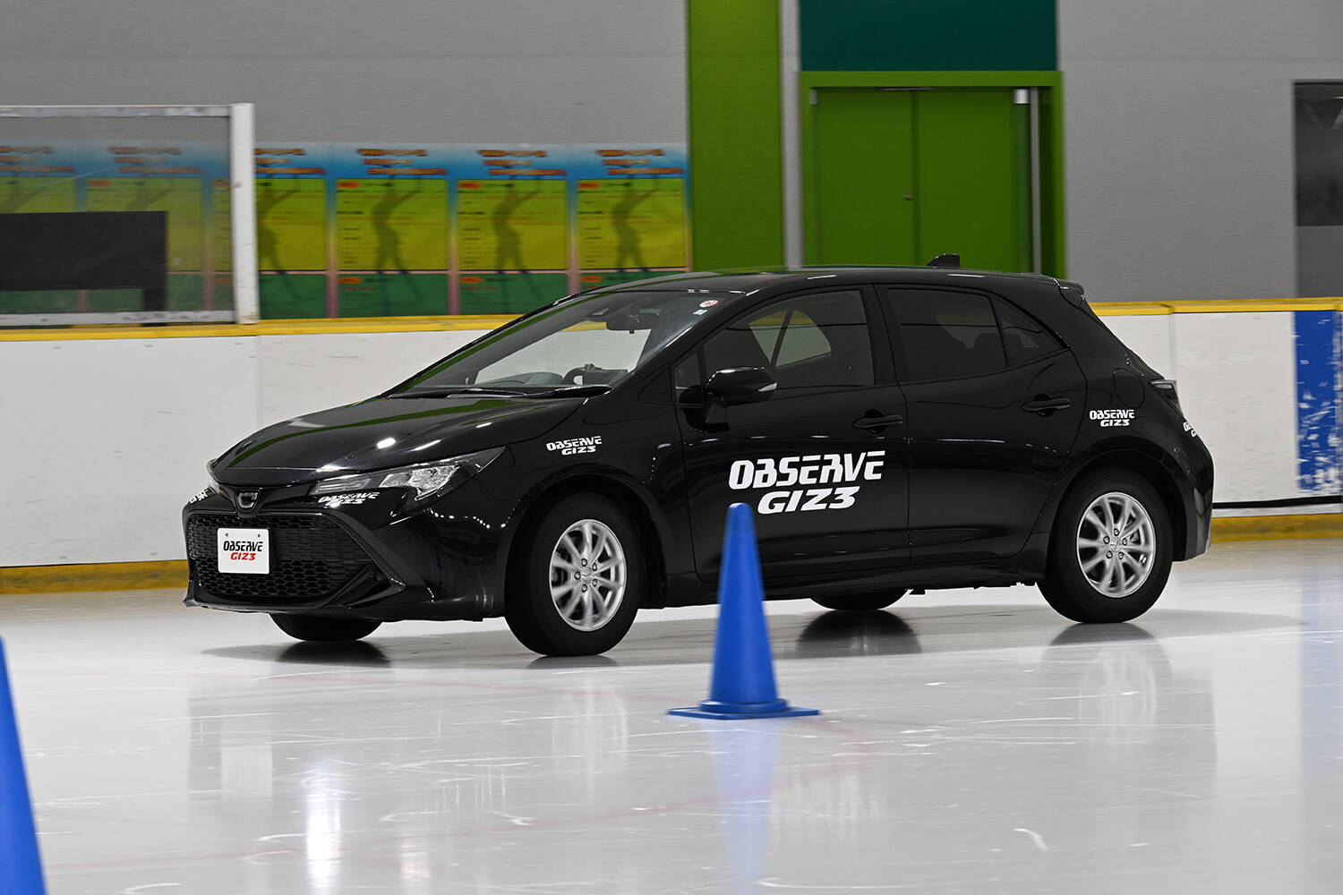 価格が魅力のTOYOのスタッドレスが「制動性能20%アップ」を引っ提げて新モデルに！　スケートリンクで試したら明らかに進化していた!!