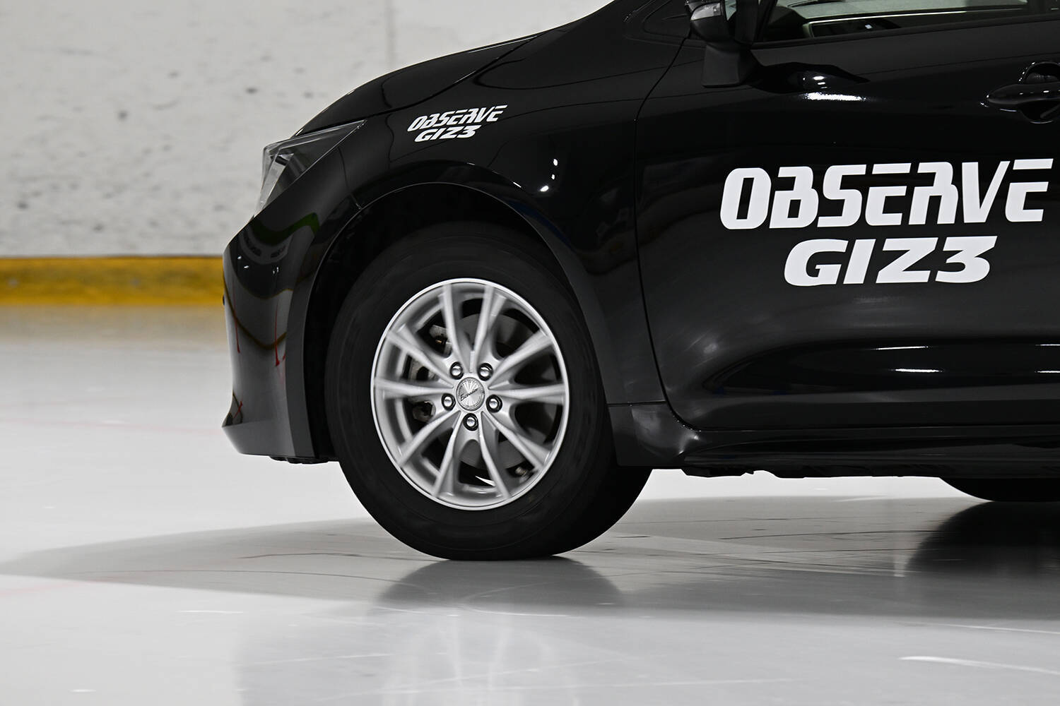 価格が魅力のTOYOのスタッドレスが「制動性能20%アップ」を引っ提げて新モデルに！　スケートリンクで試したら明らかに進化していた!!