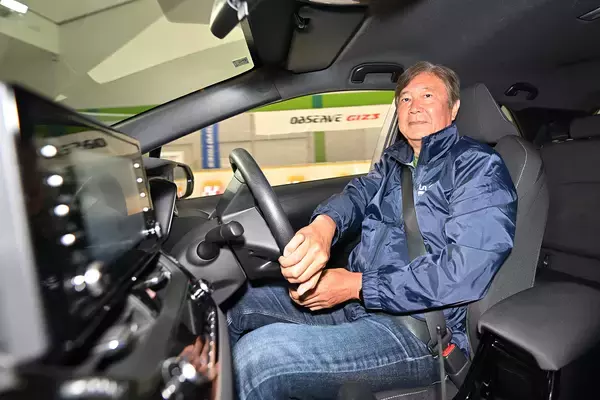 「価格が魅力のTOYOのスタッドレスが「制動性能20%アップ」を引っ提げて新モデルに！　スケートリンクで試したら明らかに進化していた!!」の画像