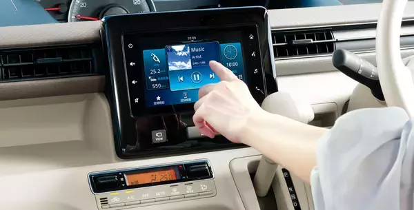 「オラ感控えめな精悍フェイスのモデルを追加！　スズキ・ワゴンRが一部仕様変更で新たに「カスタムZ」をラインアップ」の画像