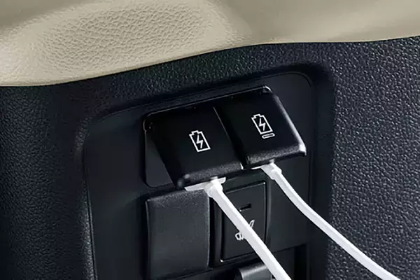 「オラ感控えめな精悍フェイスのモデルを追加！　スズキ・ワゴンRが一部仕様変更で新たに「カスタムZ」をラインアップ」の画像