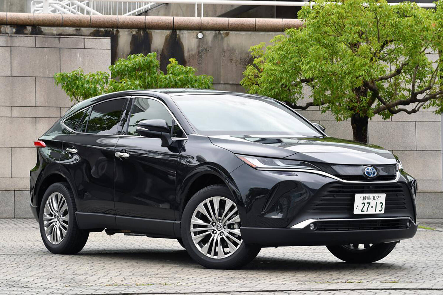 発売は２年以上前なのに「受注停止」の大人気っぷり！　「ハリアー」バカ売れの影に「マークIIイズム」あり