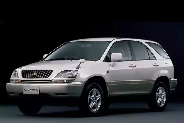 「発売は２年以上前なのに「受注停止」の大人気っぷり！　「ハリアー」バカ売れの影に「マークIIイズム」あり」の画像