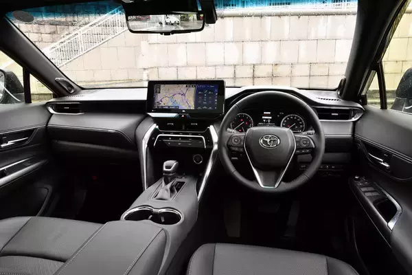 「発売は２年以上前なのに「受注停止」の大人気っぷり！　「ハリアー」バカ売れの影に「マークIIイズム」あり」の画像