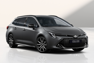 ２リッターハイブリッドにGRスポーツだと？　サイズもデカいし日本とは違う欧州仕様のカローラがうらやましいぞ！