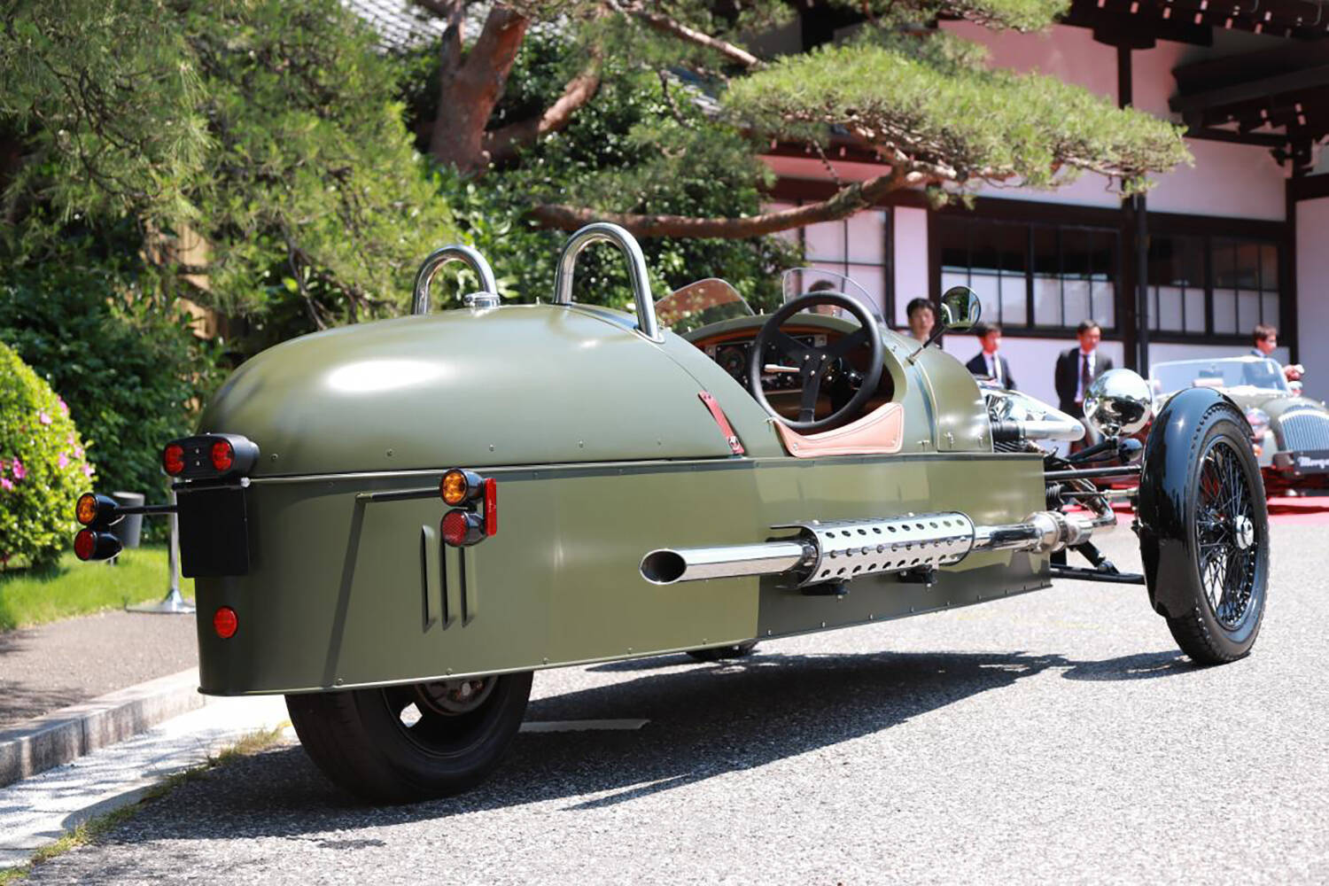 「二度見」確実の「異形っぷり」！　日本車じゃ絶対あり得ない海外のぶっ飛びデザインカー７選