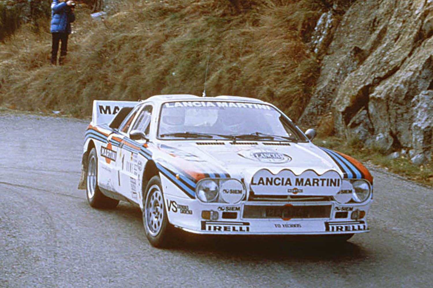 「MR＋スーチャー」で「4WDターボ」のアウディに勝利！　ランチア・ラリー037はWRCに放たれたレーシングカーだった