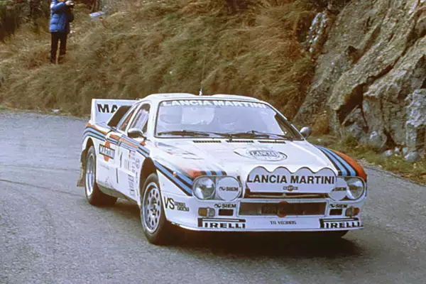 「「MR＋スーチャー」で「4WDターボ」のアウディに勝利！　ランチア・ラリー037はWRCに放たれたレーシングカーだった」の画像